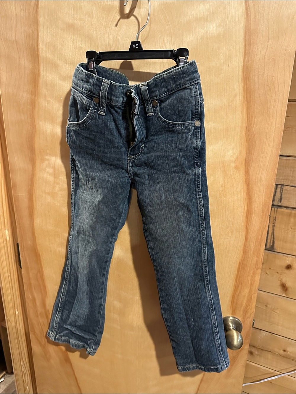 Wrangler retro slim Straight-Leg Jeans in Medium Blue